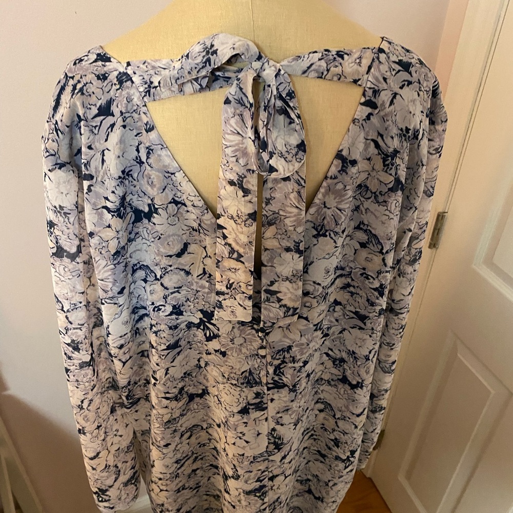 BCBG short dress tie in back